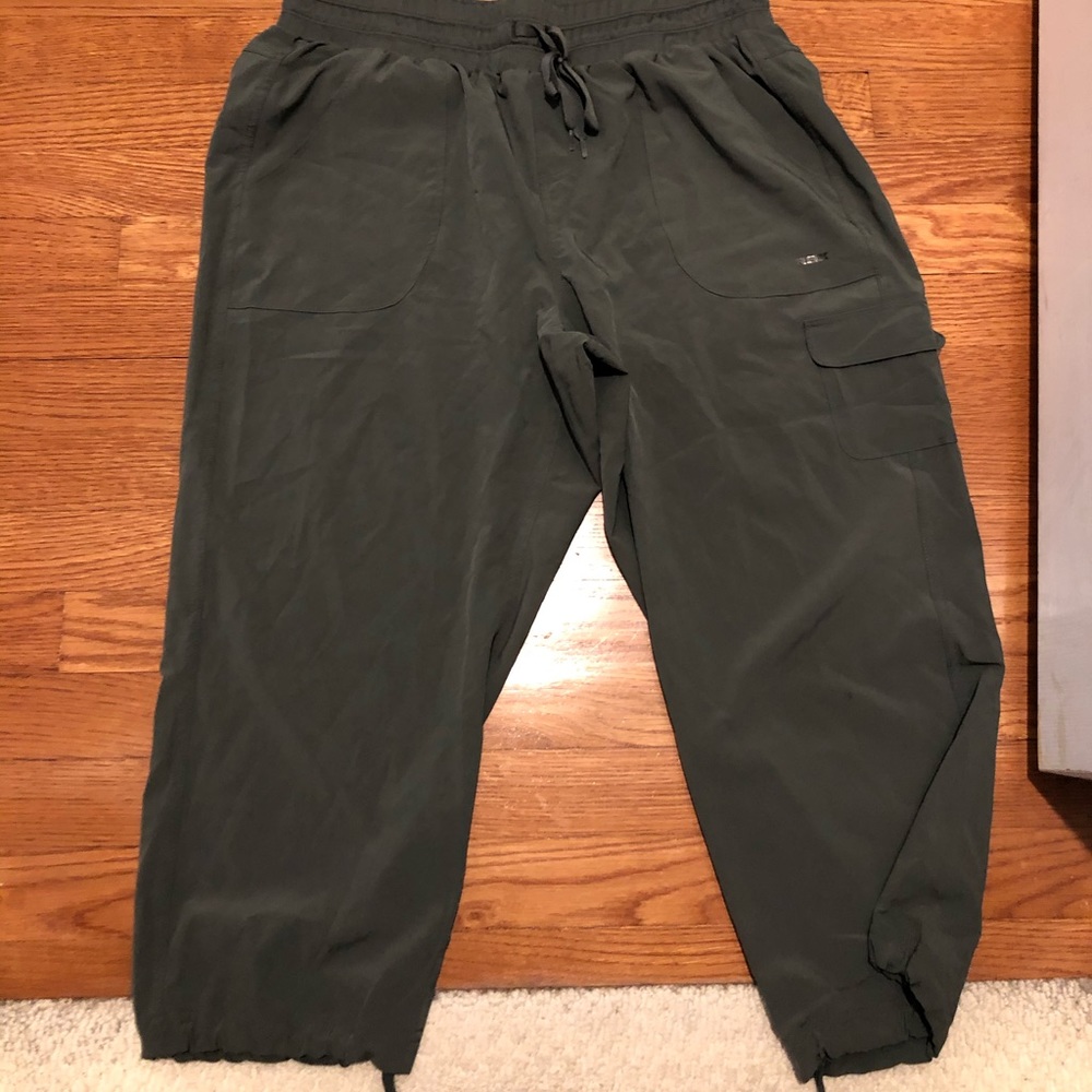 RBX women’s cropped cargo style athletic pants
